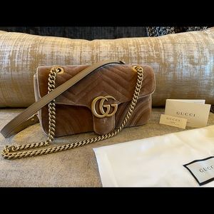 Gucci marmont small Gg matelasse shoulder bag.